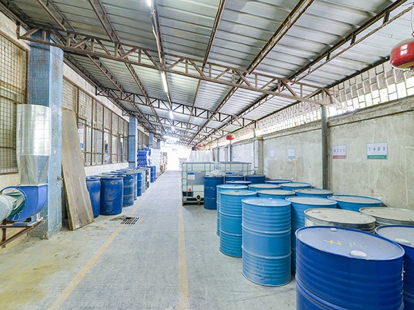 环氧胶生产车间一角