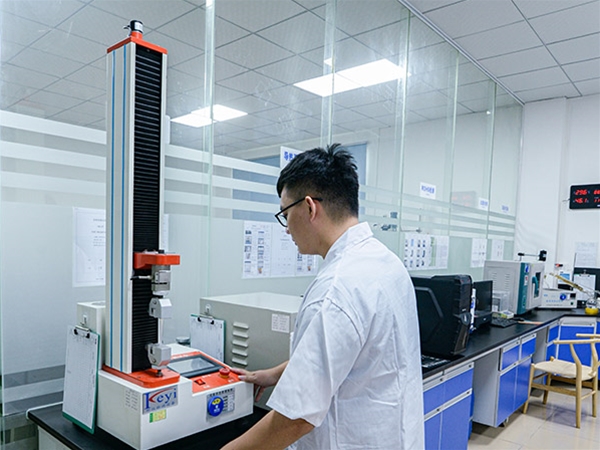 可靠性检测实验室一角
