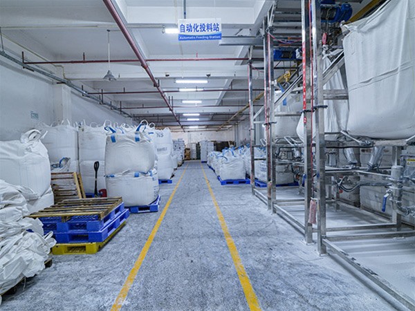 胶水存放区车间一角